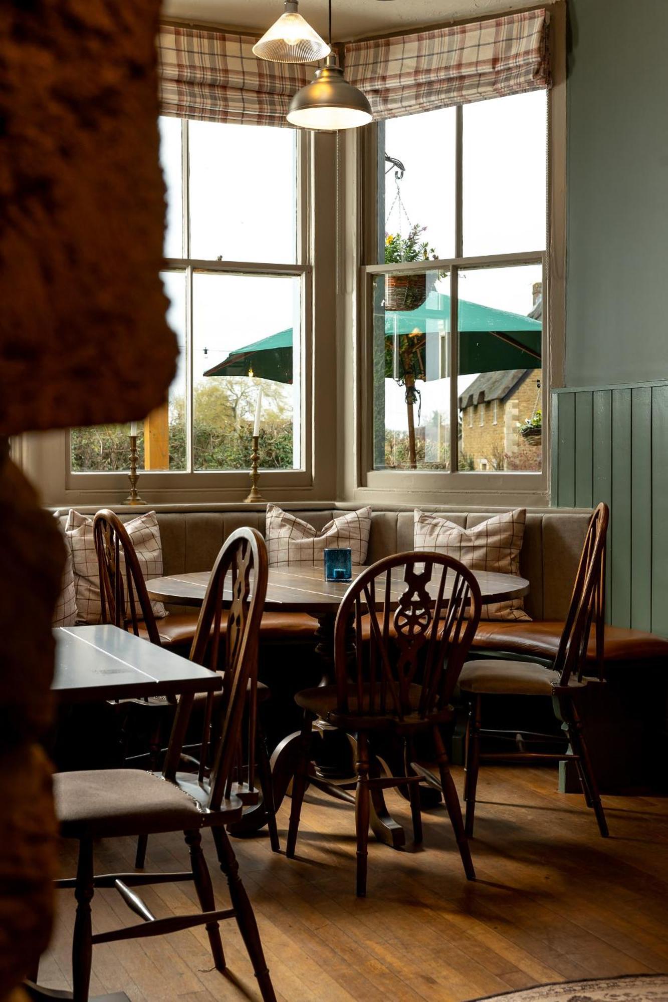 The Olde Coach House Inn Ashby Saint Ledgers Exterior photo