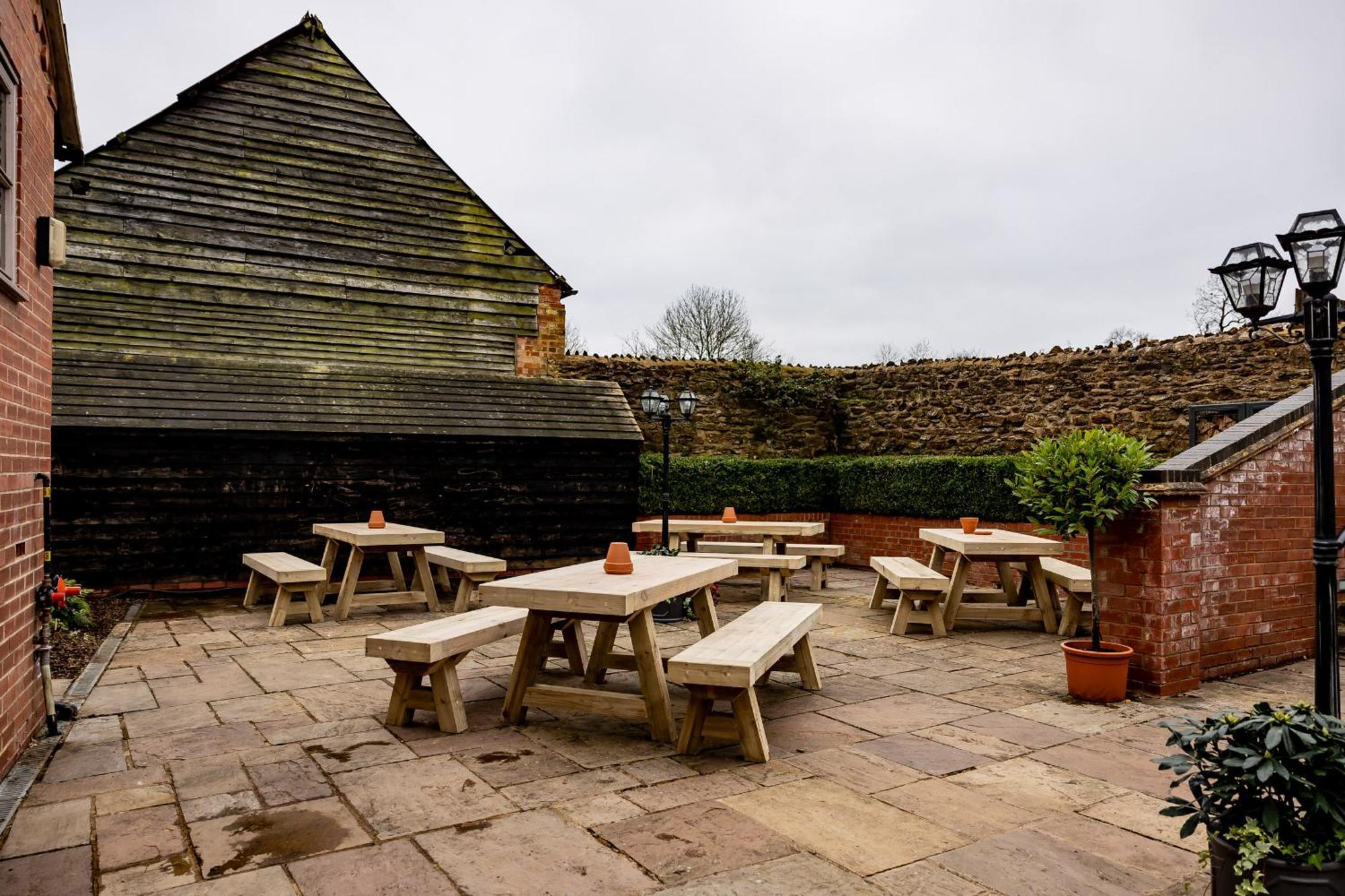 The Olde Coach House Inn Ashby Saint Ledgers Exterior photo