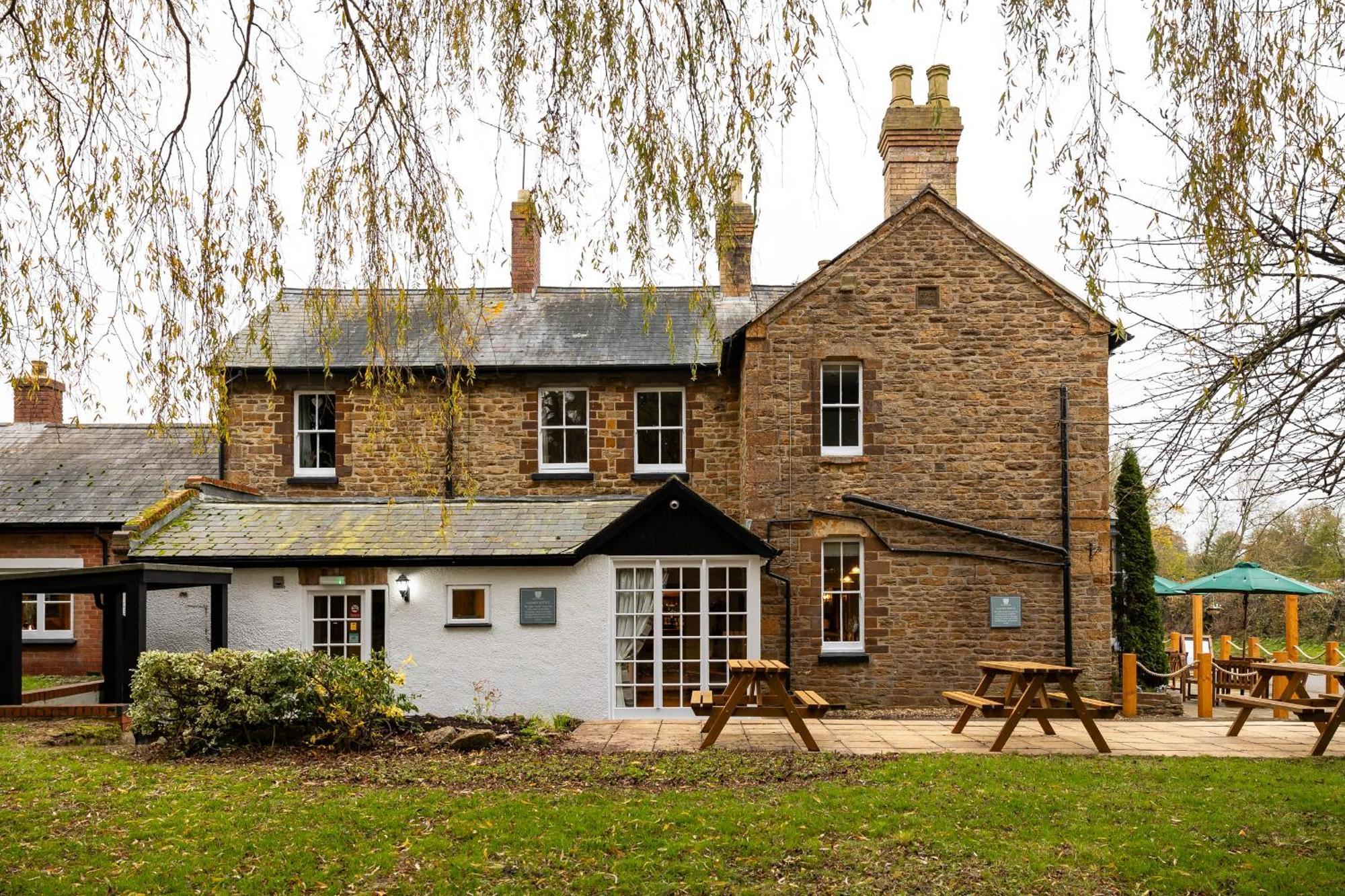 The Olde Coach House Inn Ashby Saint Ledgers Exterior photo