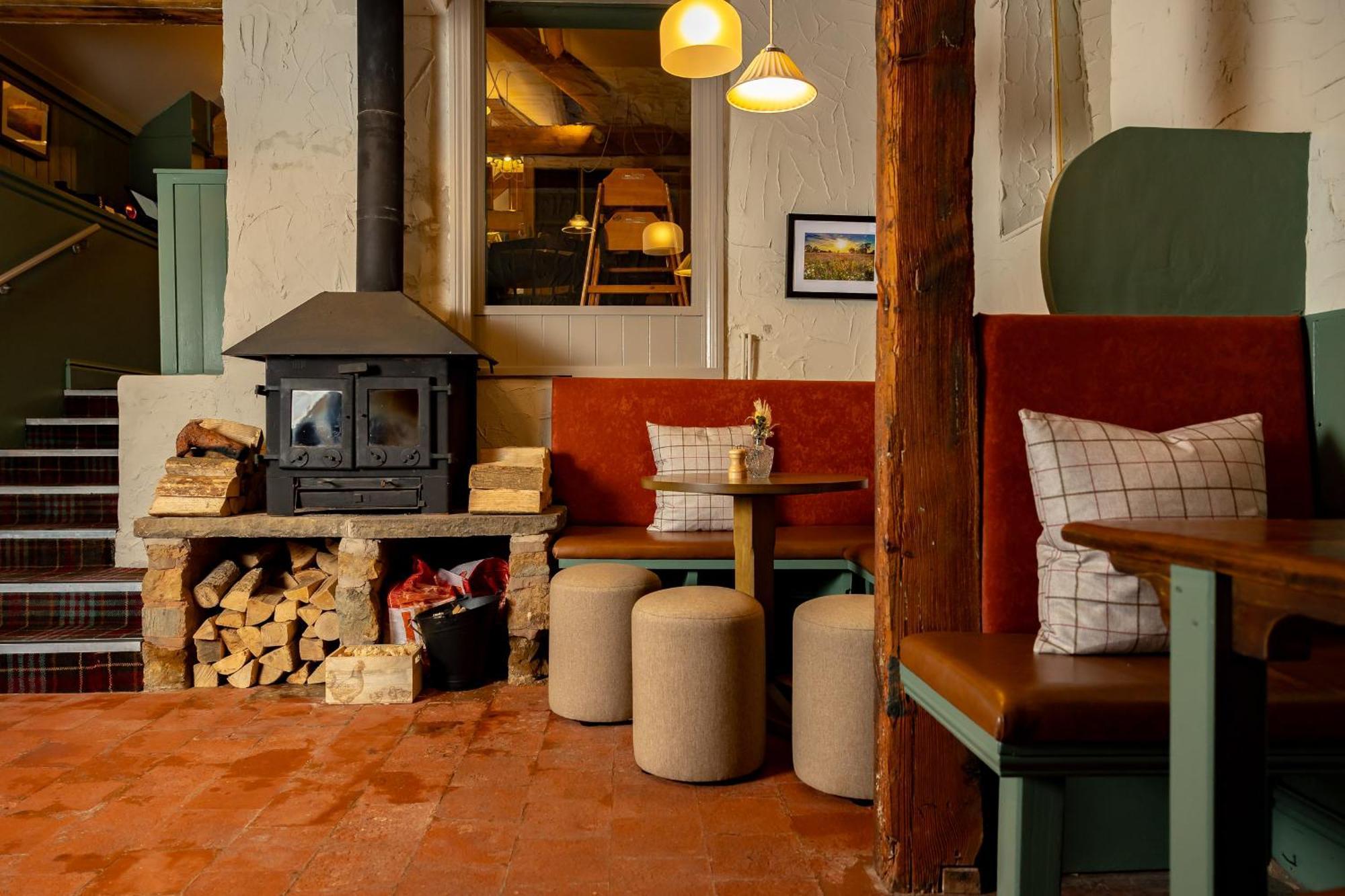 The Olde Coach House Inn Ashby Saint Ledgers Exterior photo
